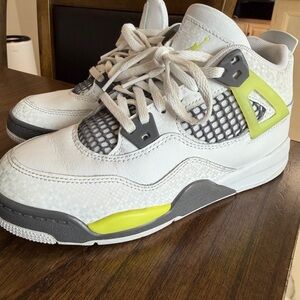 Jordan 4 Retro boys sneakers 2.5Y